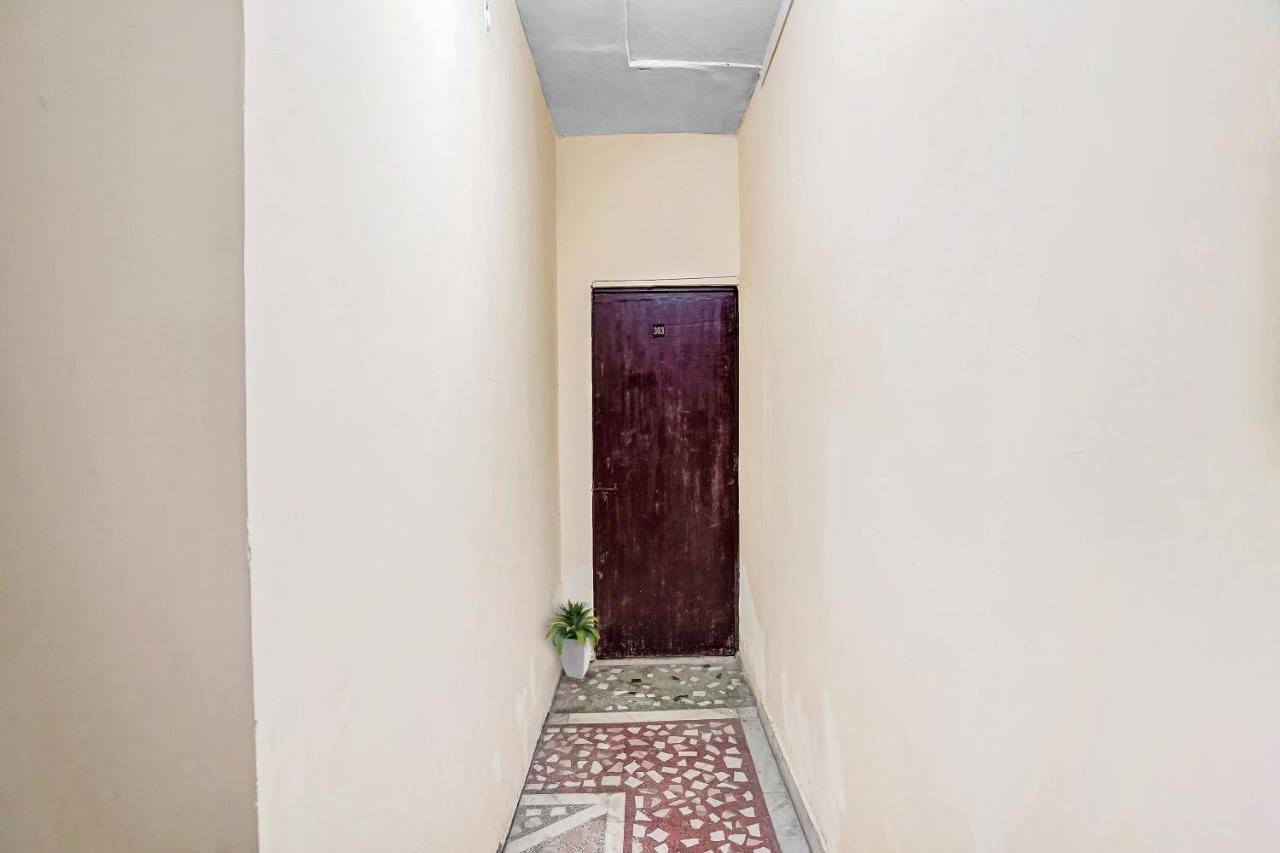 Oyo Flagship 70209 Alpha One Greater Noida Exterior photo