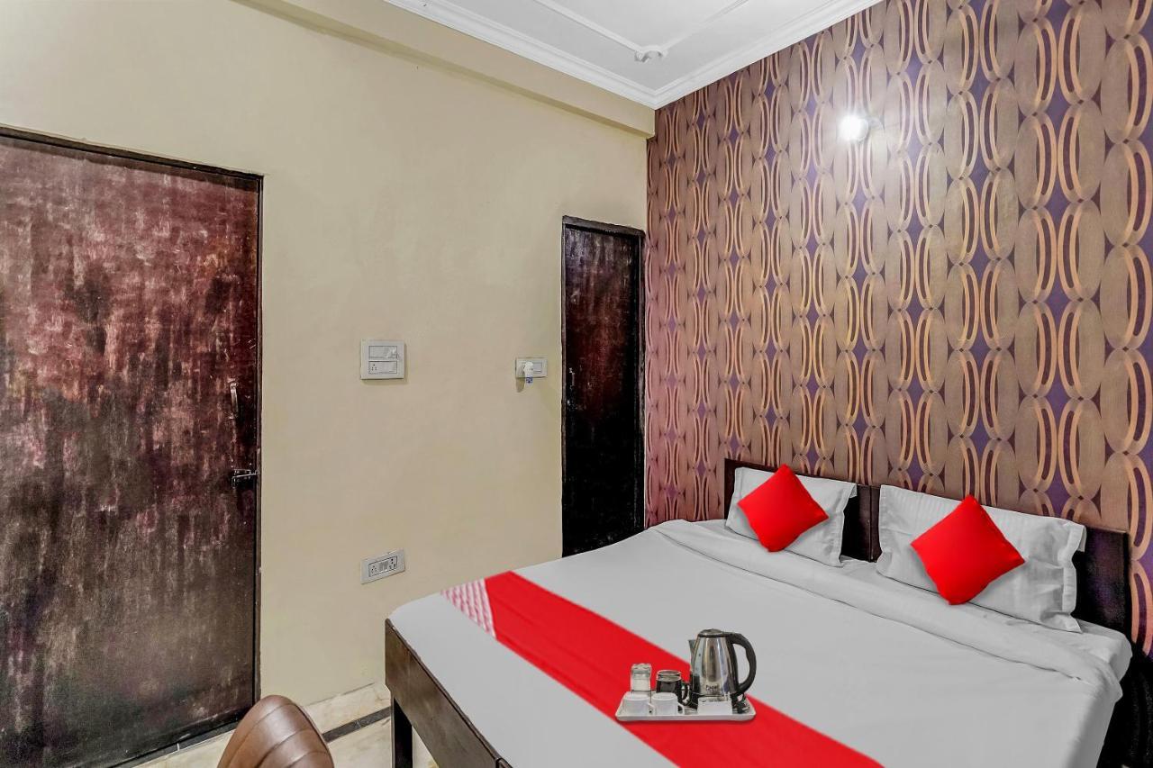 Oyo Flagship 70209 Alpha One Greater Noida Exterior photo