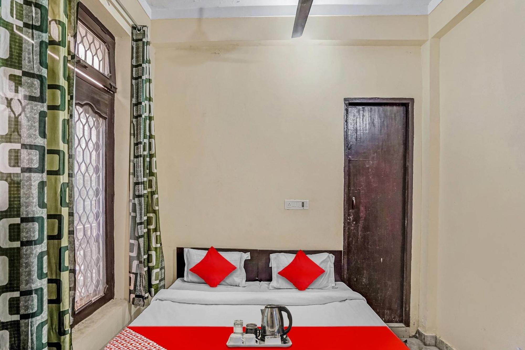 Oyo Flagship 70209 Alpha One Greater Noida Exterior photo