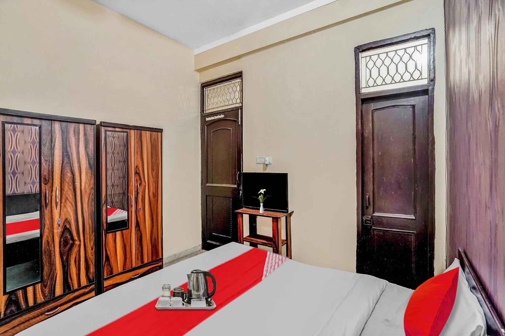 Oyo Flagship 70209 Alpha One Greater Noida Exterior photo