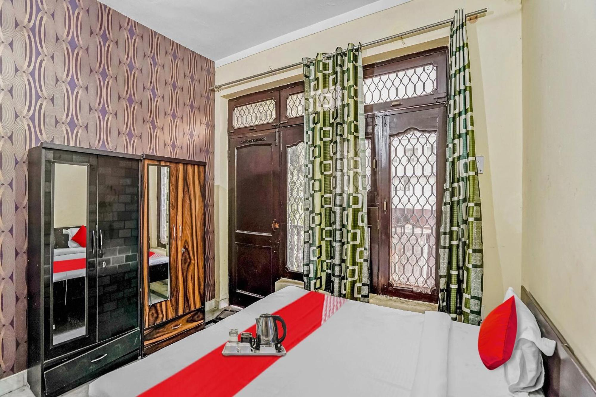 Oyo Flagship 70209 Alpha One Greater Noida Exterior photo