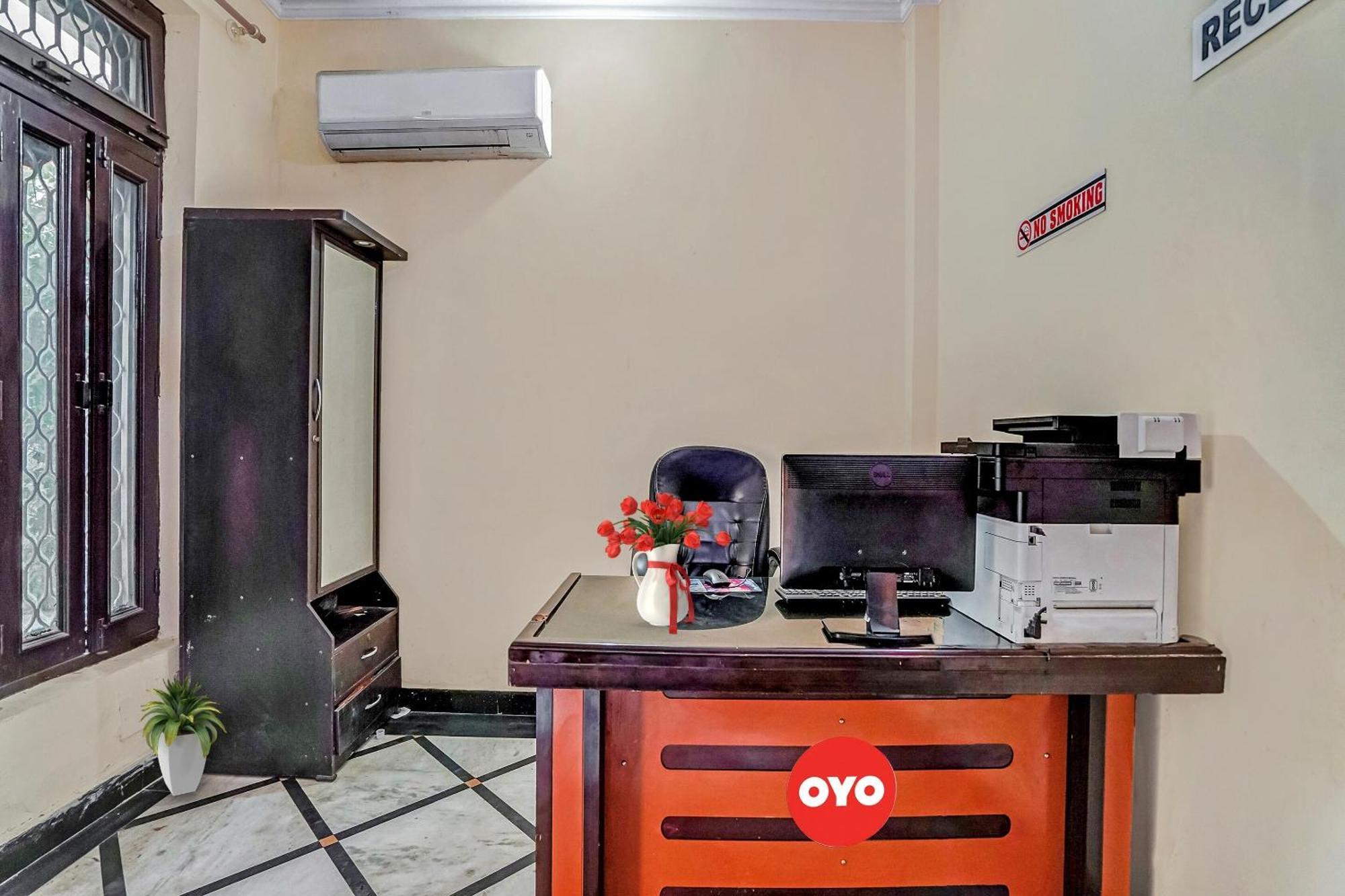 Oyo Flagship 70209 Alpha One Greater Noida Exterior photo