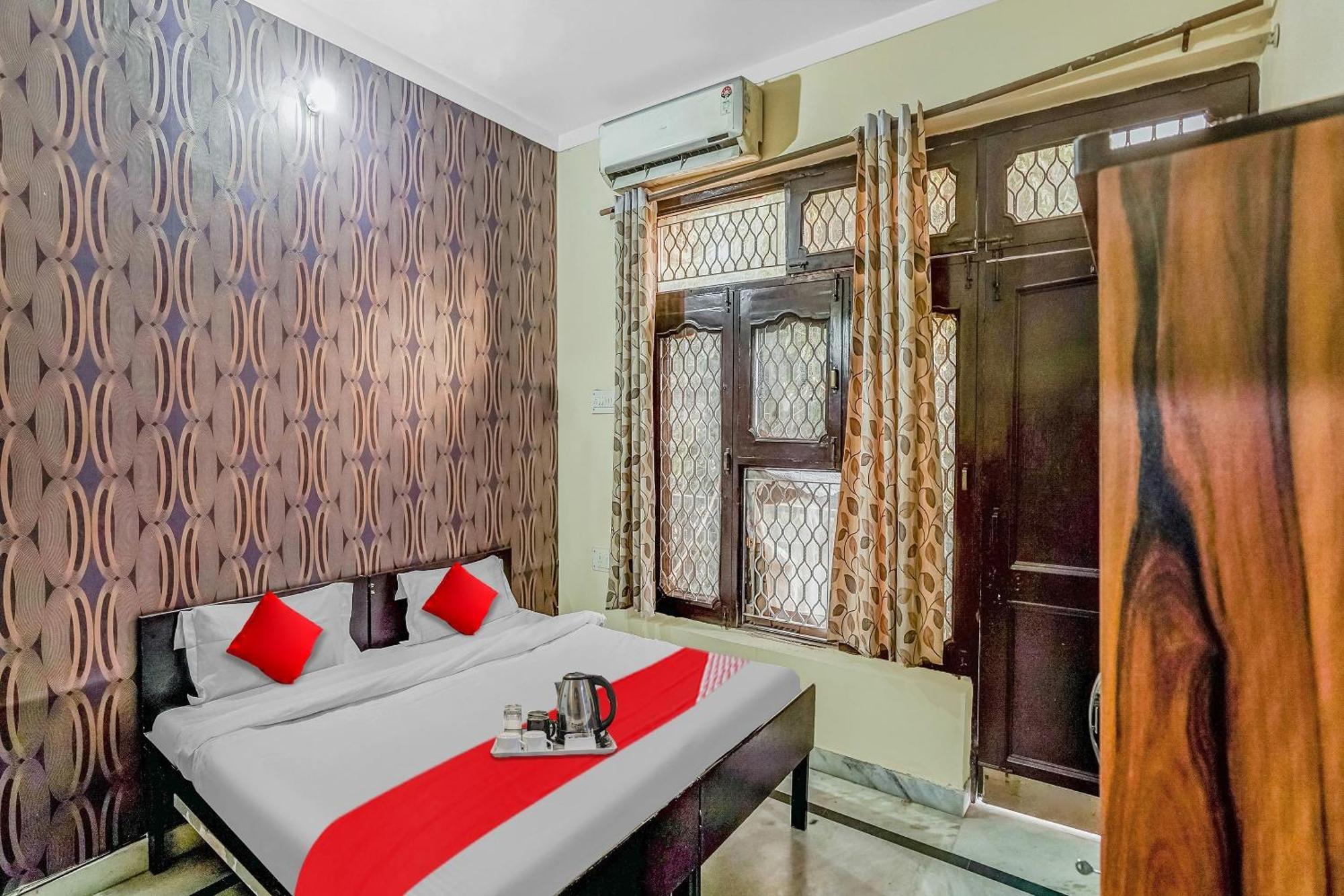 Oyo Flagship 70209 Alpha One Greater Noida Exterior photo