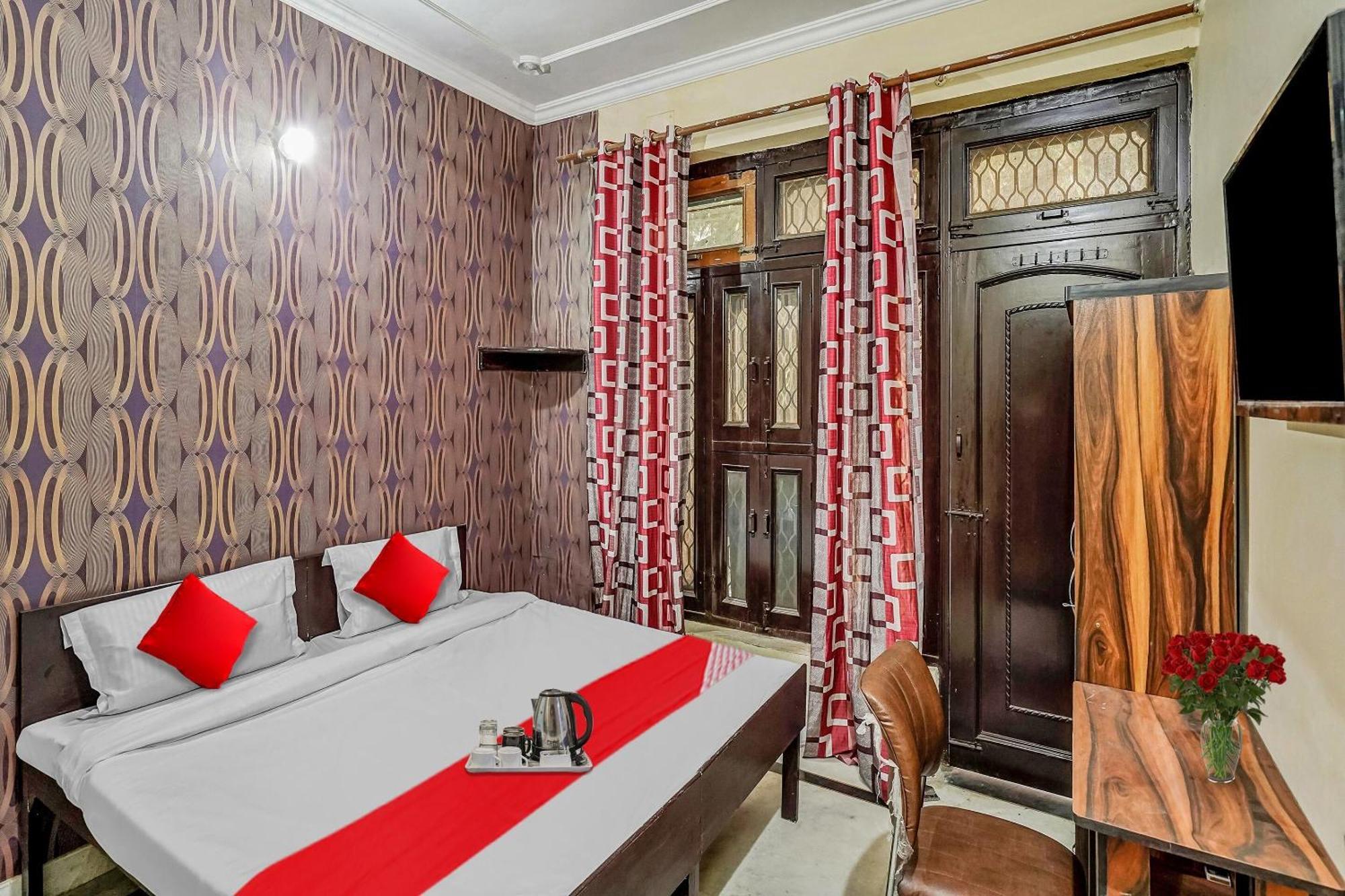Oyo Flagship 70209 Alpha One Greater Noida Exterior photo