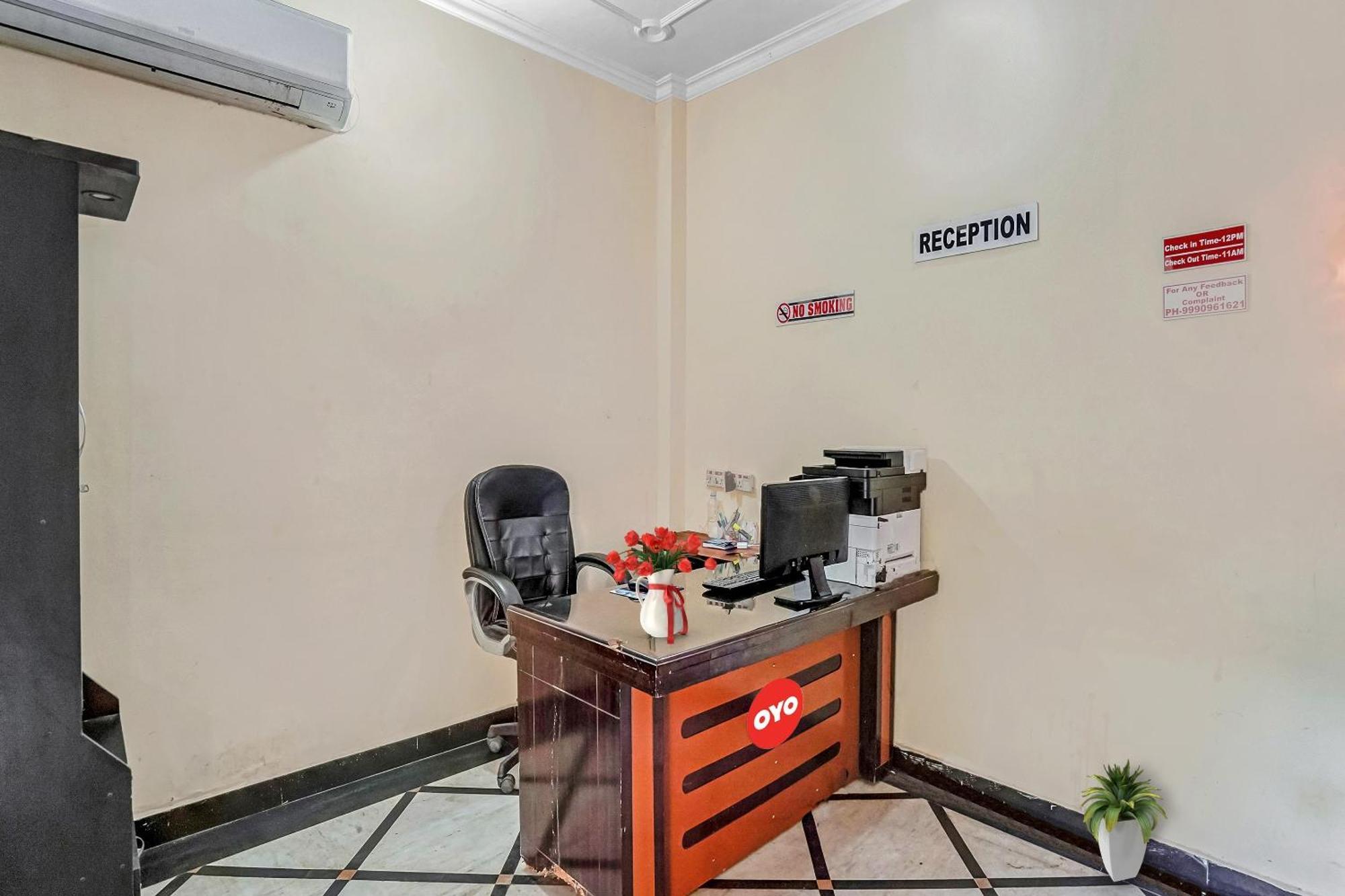 Oyo Flagship 70209 Alpha One Greater Noida Exterior photo
