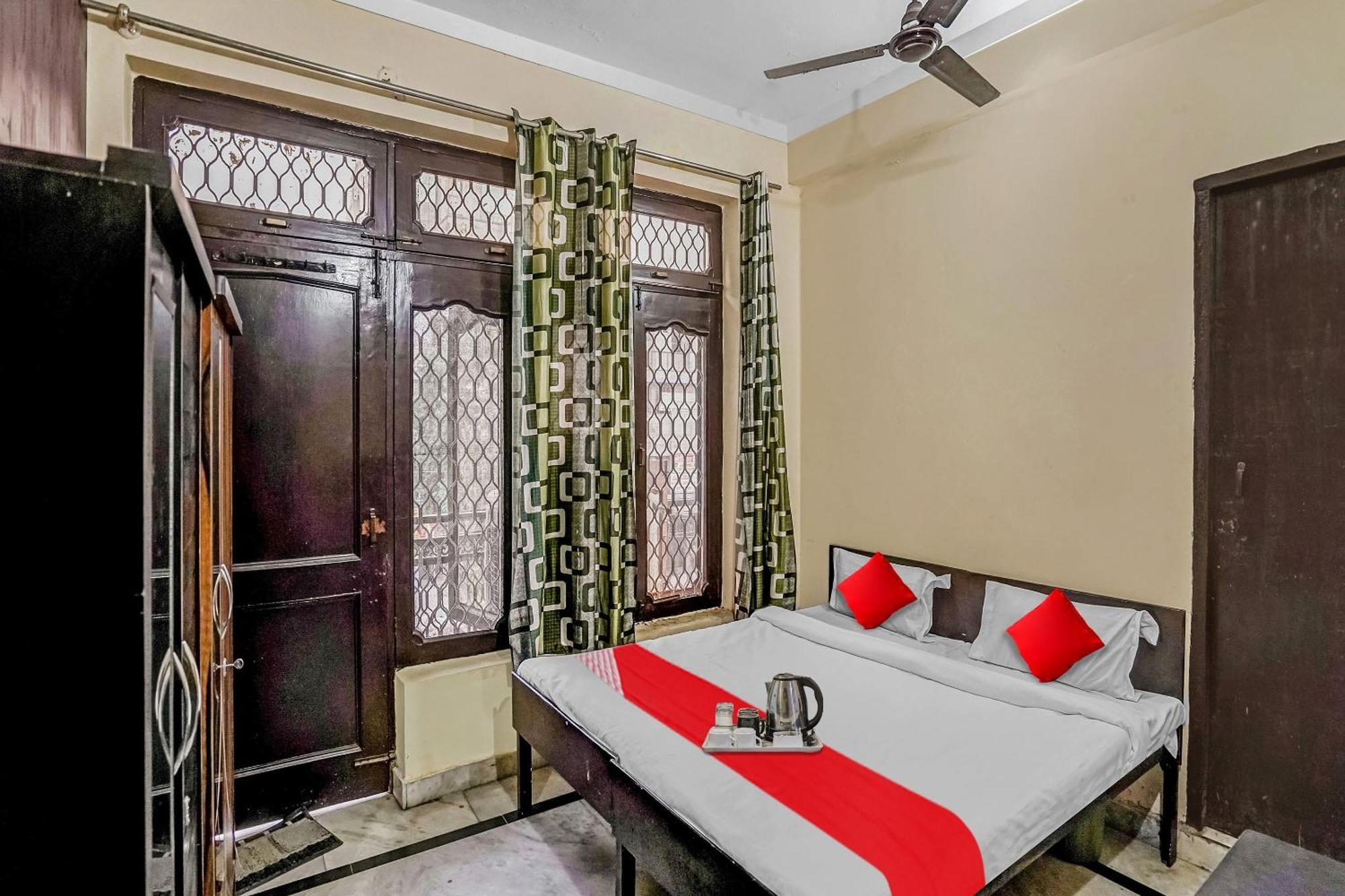 Oyo Flagship 70209 Alpha One Greater Noida Exterior photo